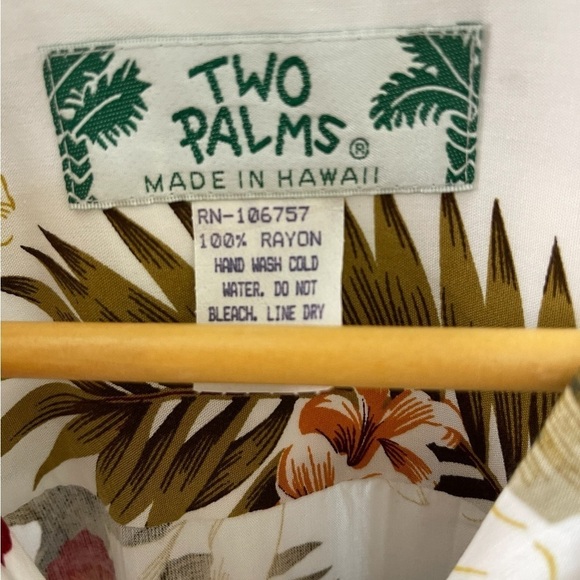 Two Palms Mens Size M 100% Rayon Made in Hawaii White  Orchid Printed Shirt - Picture 4 of 5